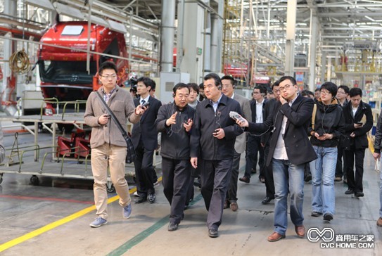 中央人民廣播電臺(tái)調(diào)研團(tuán)蒞臨福田戴姆勒汽車 商用車網(wǎng)報(bào)道