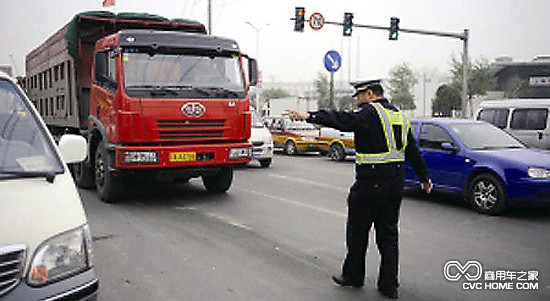 商用車(chē)之家 長(zhǎng)春交警嚴(yán)查貨車(chē)違法