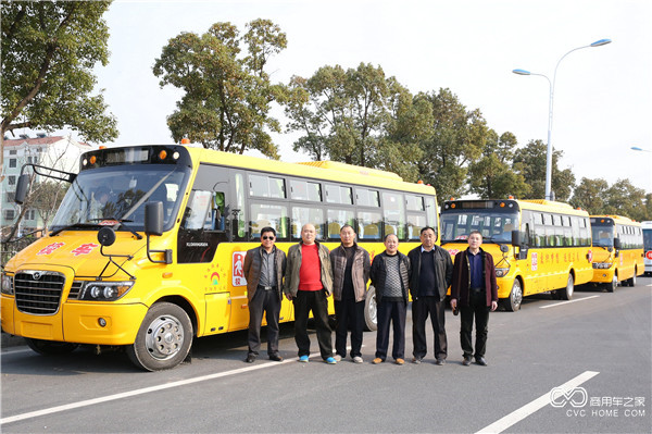 泰安交運(yùn)集團(tuán)寧陽分公司對海格校車十分滿意.JPG