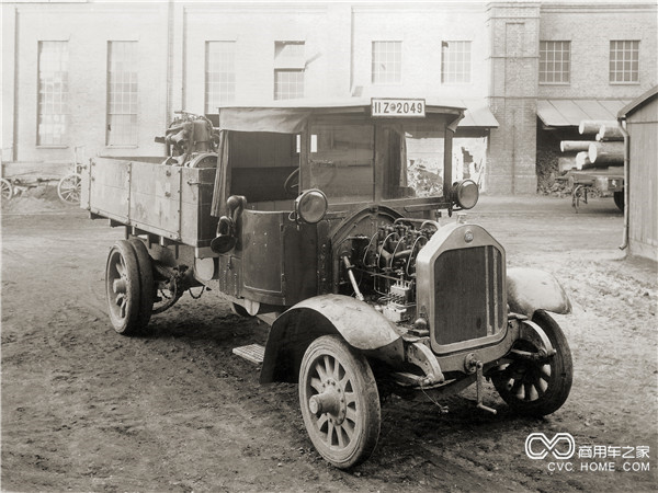 1924年，曼恩第一輛柴油直噴發(fā)動(dòng)機(jī)卡車誕生。.jpg